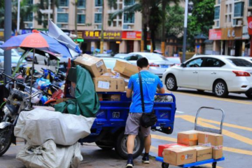 智能快递柜收费常态化！“两通一达” 自有快递柜品牌凶狠来袭！